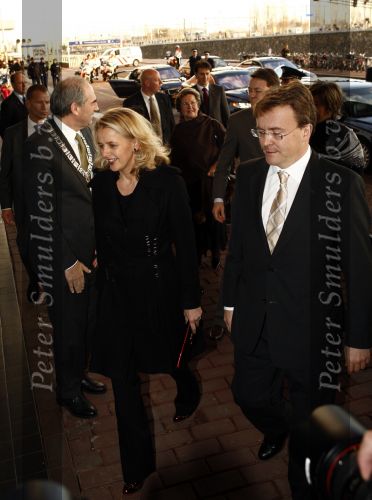 Amsterdam 3 december 2008
Prins Claus prijzen in het ij theater. Aanwezig zijn Koningin Beatrix , Prinses Maxima in tijger print outfit Prins Willem Alexander Mabel Wisse Smit Prins Friso en Prinses Laurentien en Prins Constantijn.
Peter Smulders bv