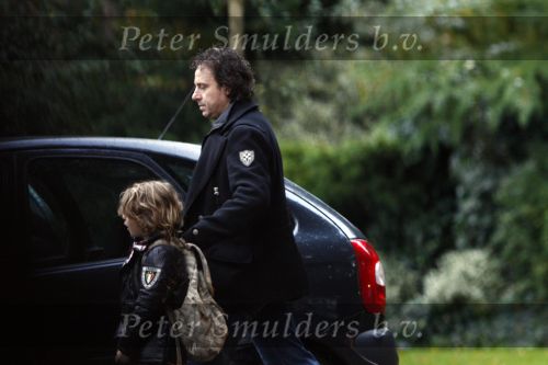 Blaricum 2 oktober 2008
Marco Borsato brengt zijn kinderen naar school.
Peter Smulders bv