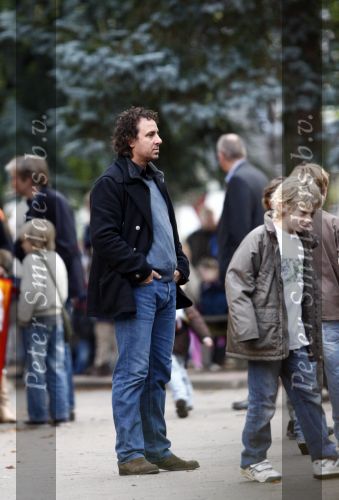 Blaricum 2 oktober 2008
Marco Borsato brengt zijn kinderen naar school.
Peter Smulders bv