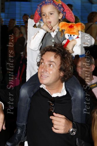 Amsterdam 6 oktober 2007
Leontine Marco Jada Senna en Luca Borsato bij de premiere van de Kabouter Plop film in de amsterdam arena Pathe.