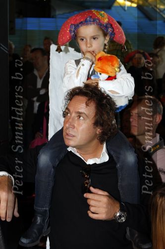 Amsterdam 6 oktober 2007
Leontine Marco Jada Senna en Luca Borsato bij de premiere van de Kabouter Plop film in de amsterdam arena Pathe.