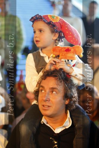 Amsterdam 6 oktober 2007
Leontine Marco Jada Senna en Luca Borsato bij de premiere van de Kabouter Plop film in de amsterdam arena Pathe.