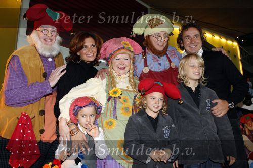 Amsterdam 6 oktober 2007
Leontine Marco Jada Senna en Luca Borsato bij de premiere van de Kabouter Plop film in de amsterdam arena Pathe.
