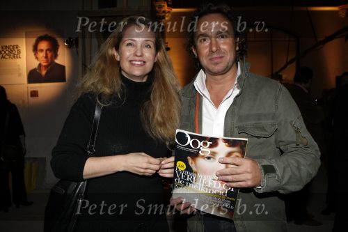 Amsterdam 22 november 2007
Marco Borsato bij presentatie tijdschrift Oog in het rijksmuseum. Marco met Willemijn Verloop van Warchild