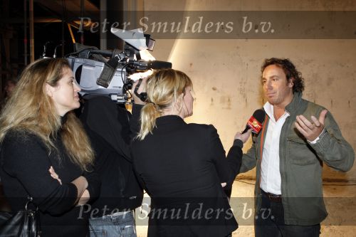 Amsterdam 22 november 2007
Marco Borsato bij presentatie tijdschrift Oog in het rijksmuseum. Marco met Willemijn Verloop van Warchild