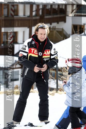 Fiss 27 februari 2008
Marco Borsato op wintersport met Leontine en zijn kinderen Jada Luca en Senna.
Peter Smulders bv