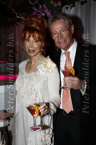 Amsterdam 23 oktober 2008
Presentatie nieuwe creme van Robert Schoemacher in het IJ gebouw. Marijke Helwegen met man
Peter Smulders bv