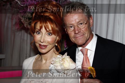Amsterdam 23 oktober 2008
Presentatie nieuwe creme van Robert Schoemacher in het IJ gebouw. Marijke Helwegen met man
Peter Smulders bv