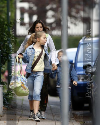 Baarn 7 sdeptember 2007
Mariska Hulscher brengt haar kinderen naar school. Sinds kort is zij verhuisd van Amsterdam naar Baarn.