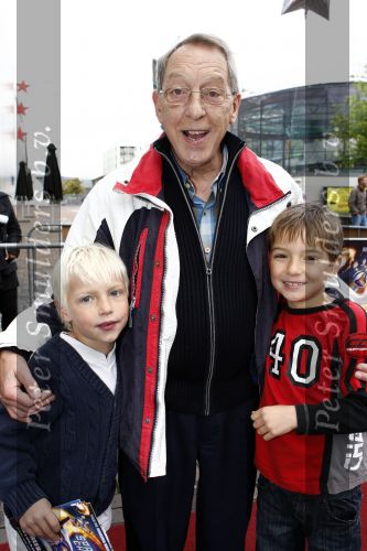 Amsterdam 4 oktober 2008
Premiere Space Champs in Pathe Arena. vader van Mariska v Kolck met kleinkinderen
Peter Smulders bv