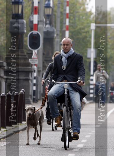 Amsterdam 15 oktober 2007
Mart Visser op zijn fiets met hond.
