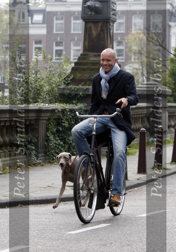 Amsterdam 15 oktober 2007
Mart Visser op zijn fiets met hond.