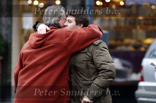 Amsterdam 17 januari 2008
Martijn Krabbe en Winston Gerschtanowitz  tijdens opnames op de cornelis schuytstraat. Martijn zijn vader   Jeroen komt langs