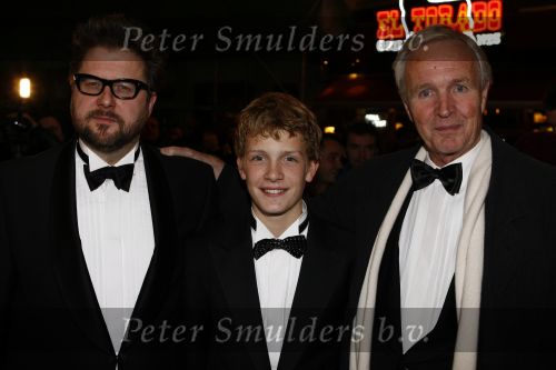 Amsterdam 17 november 2008
Premiere oorlogswinter in Tuschinski. Jan Terlouw met Martijn Lakemeier en Martin Koolhoven
Peter Smulderrs bv