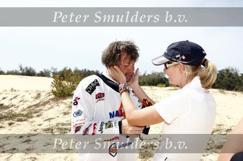 Dakar 23 maart 2008
Straatbeeld in Dakar waar de heroes legend eindigt. Gallyon v Vessem Viktor Brand Martin Utberg en Anouk Smulders
Peter Smulders bv