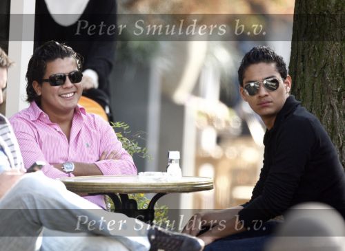 Amsterdam 11 oktober 2008
Marvin Breukhoven met vriend op terras  bij de joffers.
Peter Smulders bv