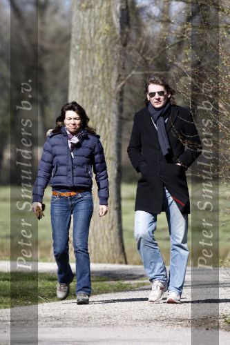 Amsterdam 12 april 2008
Matthijs v Nieuwkerk en zijn vrouw Karin v Nieuwkerk wandelend bij de bosbaan