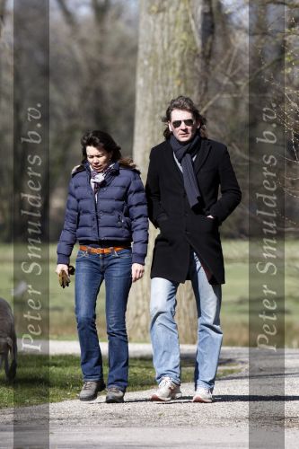 Amsterdam 12 april 2008
Matthijs v Nieuwkerk en zijn vrouw Karin v Nieuwkerk wandelend bij de bosbaan