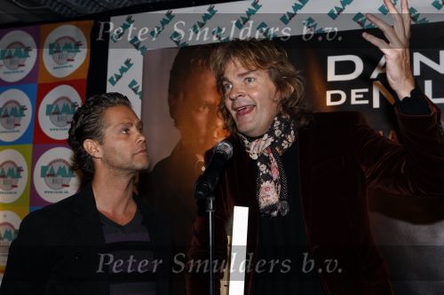 Amsterdam 17 oktober 2008
Presentatie cd Danny de Munk . 
Matthijs v Nieuwkerk reikt hem uit bij Fame.