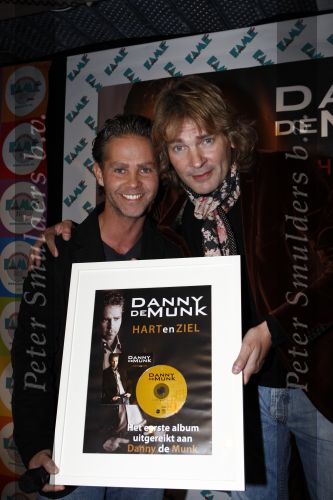 Amsterdam 17 oktober 2008
Presentatie cd Danny de Munk . 
Matthijs v Nieuwkerk reikt hem uit bij fame.