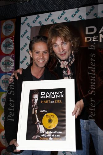 Amsterdam 17 oktober 2008
Presentatie cd Danny de Munk . 
Matthijs v Nieuwkerk reikt hem uit bij fame.