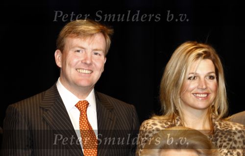 Amsterdam 3 december 2008
Prins Claus prijzen in het ij theater. Aanwezig zijn Koningin Beatrix , Prinses Maxima in tijger print outfit Prins Willem Alexander Mabel Wisse Smit Prins Friso en Prinses Laurentien en Prins Constantijn.
Peter Smulders bv