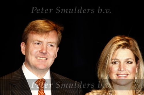 Amsterdam 3 december 2008
Prins Claus prijzen in het ij theater. Aanwezig zijn Koningin Beatrix , Prinses Maxima in tijger print outfit Prins Willem Alexander Mabel Wisse Smit Prins Friso en Prinses Laurentien en Prins Constantijn.
Peter Smulders bv