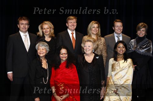 Amsterdam 3 december 2008
Prins Claus prijzen in het ij theater. Aanwezig zijn Koningin Beatrix , Prinses Maxima in tijger print outfit Prins Willem Alexander Mabel Wisse Smit Prins Friso en Prinses Laurentien en Prins Constantijn.
Peter Smulders bv