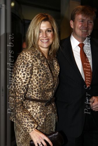 Amsterdam 3 december 2008
Prins Claus prijzen in het ij theater. Aanwezig zijn Koningin Beatrix , Prinses Maxima in tijger print outfit Prins Willem Alexander Mabel Wisse Smit Prins Friso en Prinses Laurentien en Prins Constantijn.
Peter Smulders bv