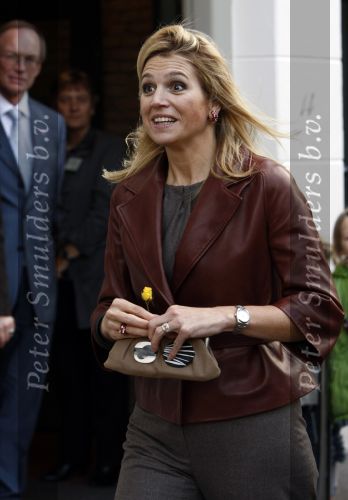 Amsterdam 6 oktober 2008
prinses Maxima op bezoek bij de nederlandse bank. Maxima draagt een rood leren/leer jasje.
Peter Smulders bv