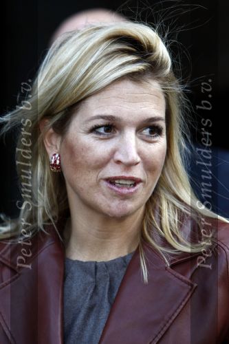 Amsterdam 6 oktober 2008
prinses Maxima op bezoek bij de nederlandse bank. Maxima draagt een rood leren/leer jasje.
Peter Smulders bv