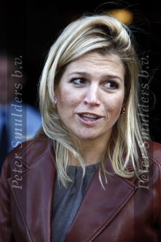 Amsterdam 6 oktober 2008
prinses Maxima op bezoek bij de nederlandse bank. Maxima draagt een rood leren/leer jasje.
Peter Smulders bv