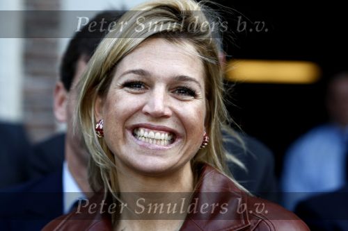 Amsterdam 6 oktober 2008
prinses Maxima op bezoek bij de nederlandse bank. Maxima draagt een rood leren/leer jasje.
Peter Smulders bv