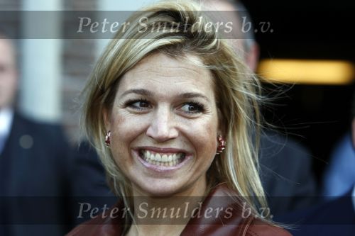 Amsterdam 6 oktober 2008
prinses Maxima op bezoek bij de nederlandse bank. Maxima draagt een rood leren/leer jasje.
Peter Smulders bv