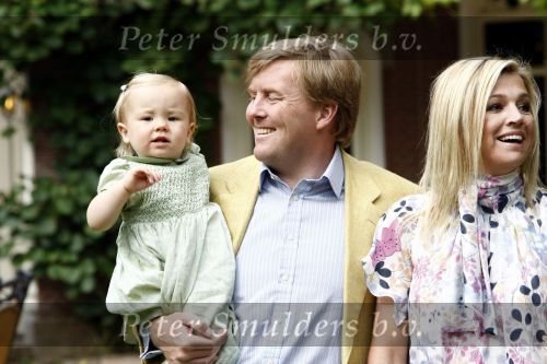 Wassenaar 11 juli 2008
Foto uurtje met prinses Maxima Prins Willem Alexander  en hun dochters Amalia Alexia en Ariane . Ze komen aanrijden in bakfiets.
Peter Smulders bv