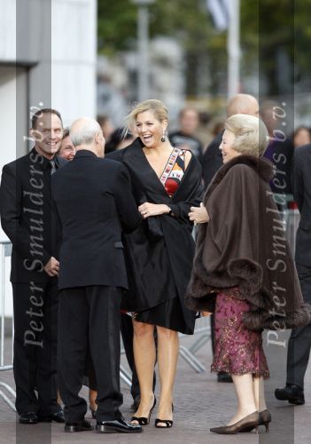 Amsterdam 11 september 2007
Koningin Beatrix en prinses Maxima bij voorstelling voor 75e verjaardag van Hans v Maanen in het muziektheater.