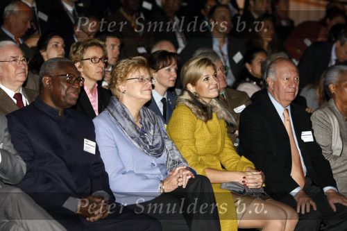 Rotterdam 13 november 2008
Prinses Maxima aanwezig bij bjeenkomst van club de madrid in de van nelle fabriek in Rotterdam. Maxima draagt een pakje met bont. Maxima met Venetiaan
Peter Smulders bv