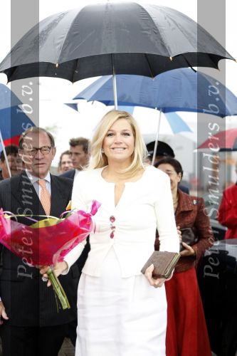 Mdedemblik 17 oktober 2007
Prinses Maxima  bezoekt de Jumbo speelgoed fabriek en doet werk achter de lopende band. Ook speelt ze met kinderen mens erger je niet.