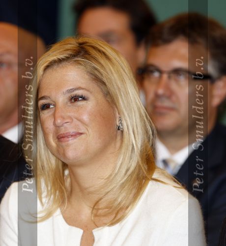 Mdedemblik 17 oktober 2007
Prinses Maxima  bezoekt de Jumbo speelgoed fabriek en doet werk achter de lopende band. Ook speelt ze met kinderen mens erger je niet.