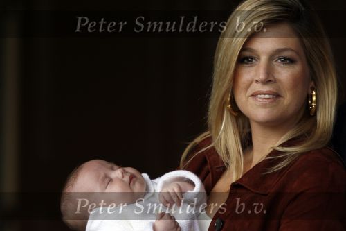 Den Haag 26 juni 2007
Fotomoment met Prins Willem Alexander Maxima Prinses Amalia Alexia en Ariane bij de koninklijke stallen. Prinses Alexia viert haar 2e verjaardag.