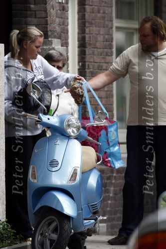 Amsterdam 20 juni 2008
Menno Kohler en zijn vriendin Florentien zijn aan het verhuizen. 
Hun relatie is na 3 jaar voorbij.