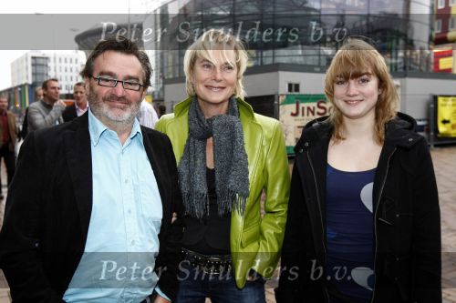 Amsterdam 5 oktober 2008
Premiere Sinterklaas en het geheim van het grote boek in pathe arena. Michiel Kerbosch met vrouw en dochter
Peter Smulders bv