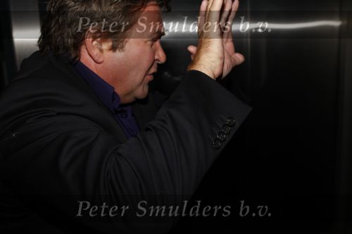 Amsterdam 14 oktober 2008
JFK gala in de passengers terminal.Michiel Romeyn verbergt zich achter handen
Peter Smulders bv