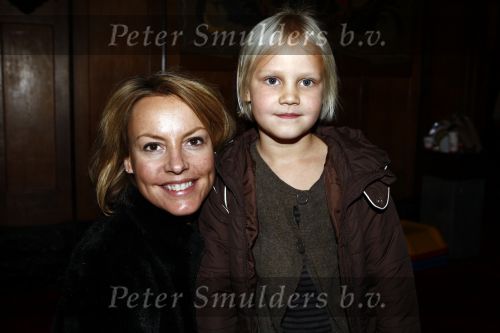 Amsterdam 9 november 2008
Premiere Madagascar in Tuschinski. Micky Hoogendijk met dochter van vriendin
Peter Smulders bv