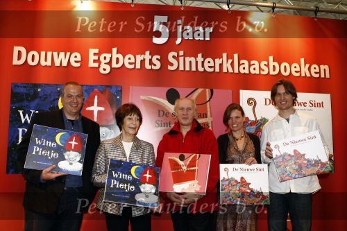 Amsterdam 11 november 2008
Herman v Veen Mathilde Stein en Mies Bouwman bij presentatie van sinterklaas boek in de bibliotheek in Amsterdam.
Peter Smulders bv