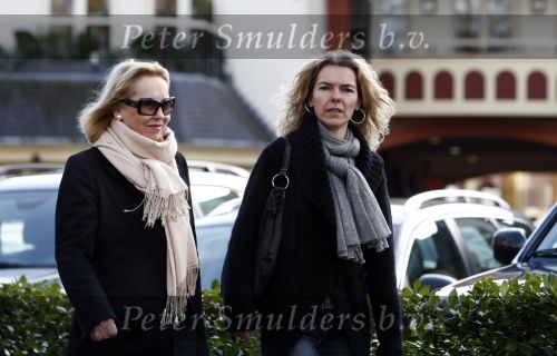 Laren 6 december 2008
Mireille Bekooy met een vriendin aan het winkelen in Laren.
Peter Smulders bv