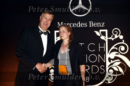 Amsterdam 7 november 2008
Duthc fashion award in de beurs van Berlage sponsored by mercedes. Winares Monique v Heistmet mercedes CEO Winfried Blum
Peter Smulders bv