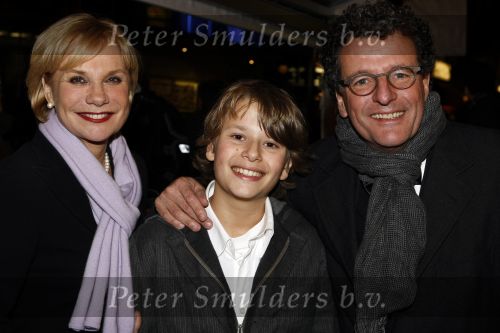 Amsterdam 17 november 2008
Premiere Oorlogswinter in Tuschinski. Monique v d Ven met Edwin de Vries en hun zoontje
Peter Smulders bv