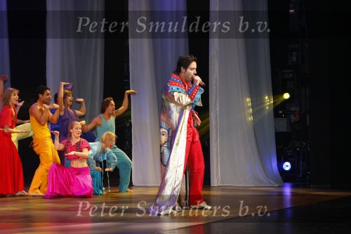 Utrecht, 12 November 2008
Premiere JOSEPH in de Stadsschouwburg
Cast Musical Joseph tijdens slotact
Foto Peter Smulders BV