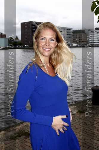 Zaandam 1 oktober 2008
Nance Cololen zwanger bij de verkade koekjes fabriek.
Peter Smulders bv